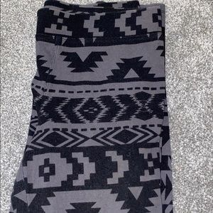 EXPRESS - AZTEC PRINT LEGGINGS!